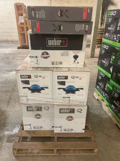 Lot of (5) Weber Grill and (2) grill stand
