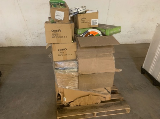 Pallet of mixed merchandise, to include but not limited to: Folding chase lounge chairs, hoses, hose