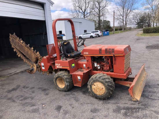 South Fulton, TN- 2000 Ditch Witch 3700 Ride-On Trencher H314