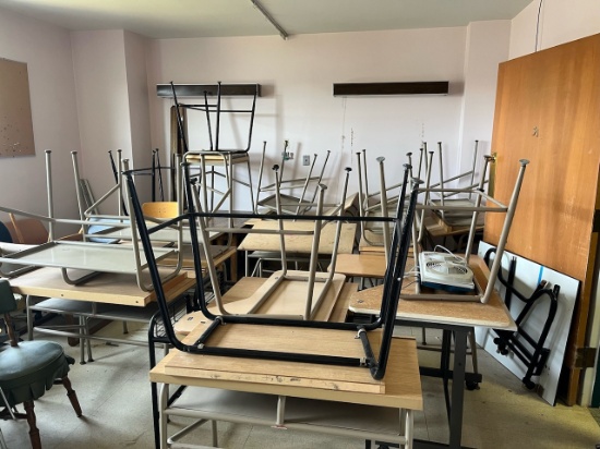Loc: 12.5. Lot of (25) Asst'd Desks