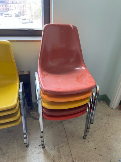 Loc: 12.5. Lot of (5) Fiberglass Chairs