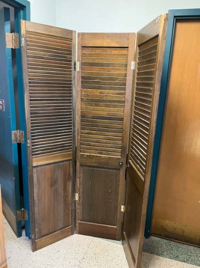 Loc: 12.5. Tri-Fold Wood Shutter Door