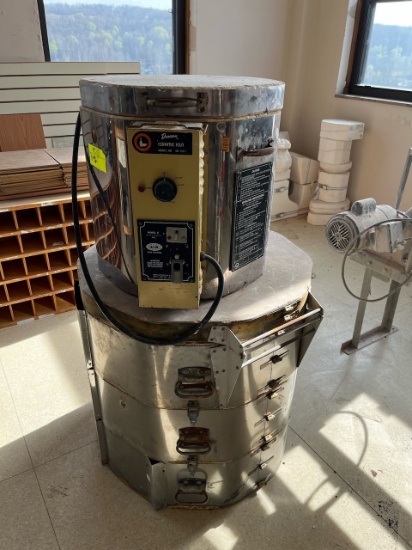 Loc: 12.5. Duncan Ceramic Kiln Model DK 716-1