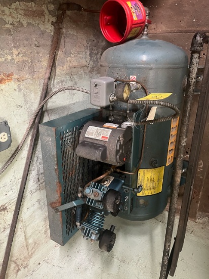 Loc: 3 Maint.  30 gal Curtis air compressor Model 3SA2A
