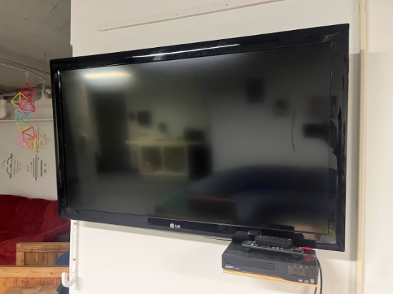 Loc: 12.2. LG 42" TV flat screen with DVD player and Wall mount. This lot is located at: 200 Michiga