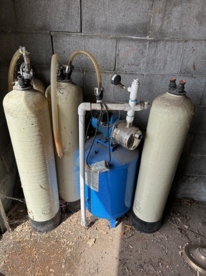 Loc: Bus.  Flowtec Model FP7110T-08 Pressure Tank, 19 gal Capacity, 100 psi with (3) Pol-E-Wound 942