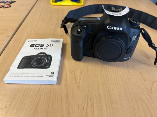 Canon EOS 5D Mark III; Battery Included