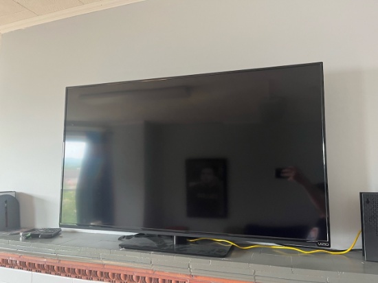 Loc: SH. Vizio 48" Flatscreen TV.  This lot is located at: 609 Quincy Street, Hancock, MI 49930.