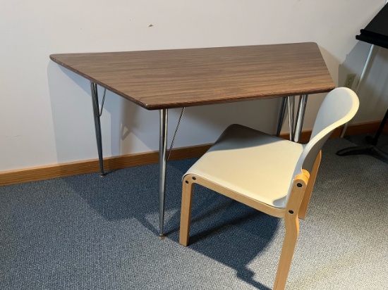 Loc: 6. Desk  58"x26"x29" with Chair. This lot is located at: 532 Franklin St, Hancock, MI 49930. PL