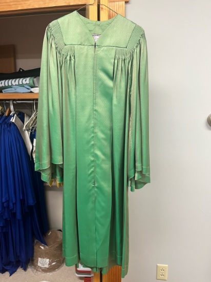 Loc: 6. Lot of (32) Green Choir Robes. This lot is located at: 532 Franklin St, Hancock, MI 49930. P