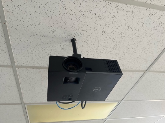 Loc: 3. Dell Projector model 1550 with HDMI port and projector screen . This lot is located at: 601