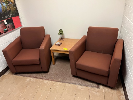 Loc: 3. 2 Chairs and end table. This lot is located at: 601 Franklin St, Hancock, MI 49930