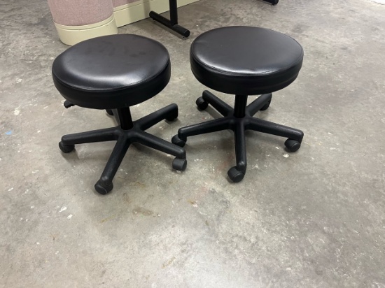 Loc: 4, FHC. Lot of (2) Exam Stools. This lot is located at: 601 Franklin St, Hancock, MI 49930
