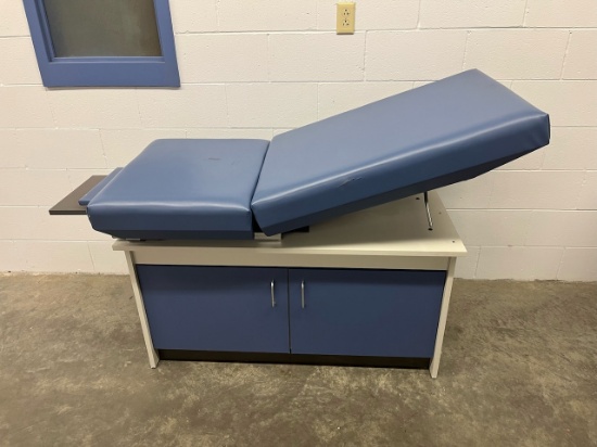 Loc: 4, FHC. Exam Table 54"x26"x32". This lot is located at: 601 Franklin St, Hancock, MI 49930