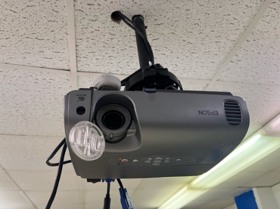 Loc: 4, bottom flr. Epson PowerLite 62c Projector w/ Projector Screen. This lot is located at: 601 F