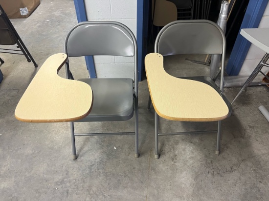 Loc: 4.14B. Lot of (32) Folding School Desks. This lot is located at: 601 Franklin St, Hancock, MI 4