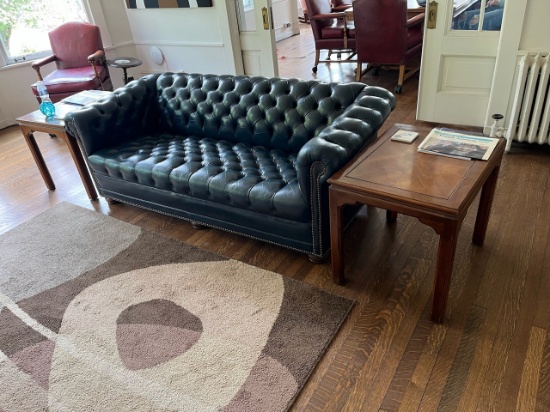 Loc: 8. Blue Leather Tufted Couch/Sofa w/ (2) end tables. This lot is located at: 612 Quincy St, Han
