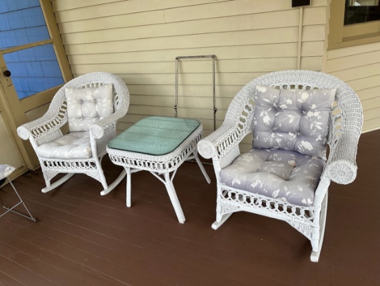 Loc: 8. Lot of Wicker furniture : (2) Rocking chairs and End table. This lot is located at: 612 Quin