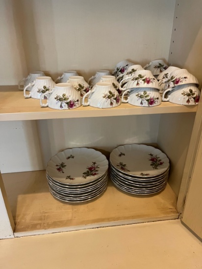 Loc: 8. Lot of(18) Plates and (18) Tea cups. This lot is located at: 612 Quincy St, Hancock, MI 4993