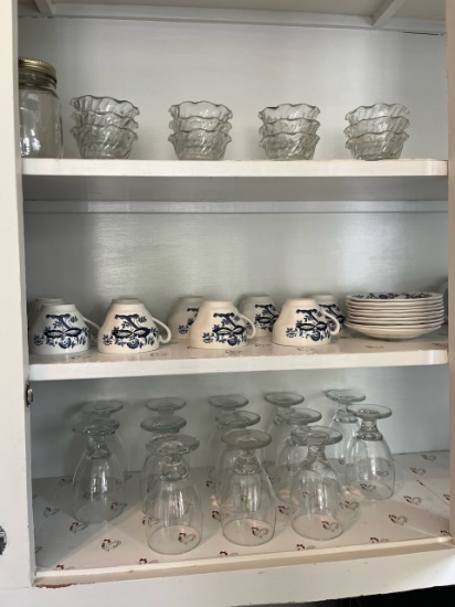 Loc: 8. Lot of Assorted dishes. This lot is located at: 612 Quincy St, Hancock, MI 49930. PLEASE NOT