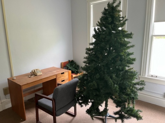 Loc: 8. Christmas tree, desk and chair. This lot is located at: 612 Quincy St, Hancock, MI 49930. PL