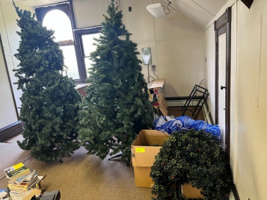 Loc: 8. Lot of (2) Christmas trees and holiday dŽcor. This lot is located at: 612 Quincy St, Hancock