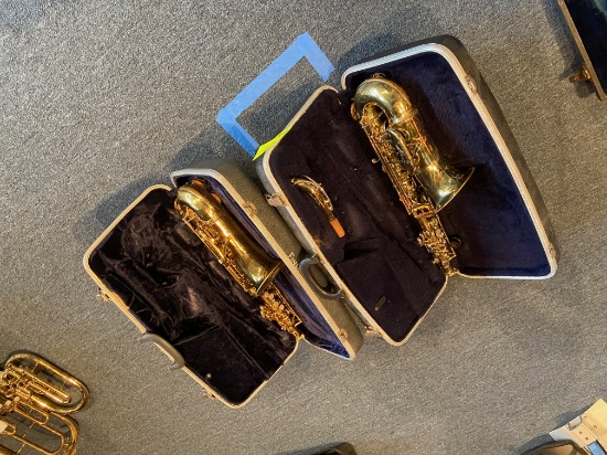 Loc: 11, Stage. Lot of 2 Vintage Saxophones - 1 X Carvelle and 1 X Conn. This lot is located at: 417