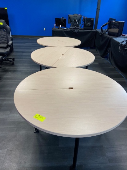 Loc: 11, eSports. Round Table - 4'2" Diameter. This lot is located at: 417 Quincy St, Hancock, MI 49