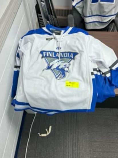 Loc: 2, Seminar A. DS Hockey Professional Jerseys, Numbers 16, 39, 1, 21, 13, 4, 12, 26, 22, & 19. T