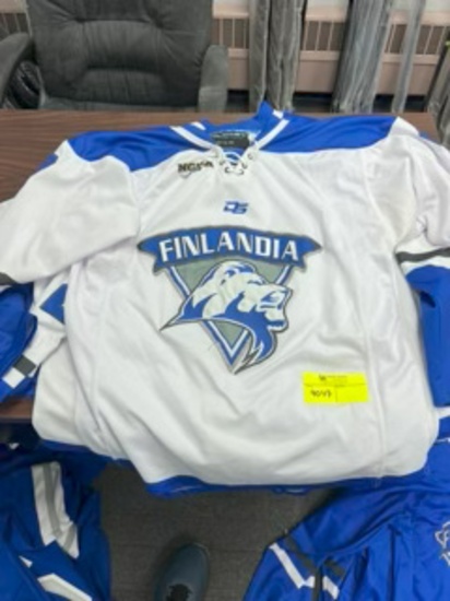 Loc: 2, Seminar A. DS Hockey Jerseys - Numbers 16, 14, 5, 15, 3, 21, 9. This lot is located at: 535