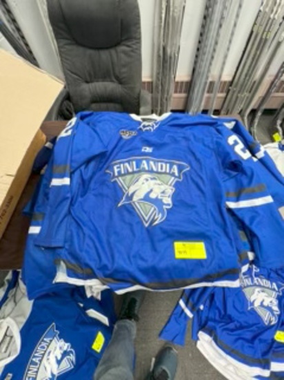 Loc: 2, Seminar A. DS Hockey Jerseys - Numbers 37, 27, 37, 8, 22, 25, 30, 17, 12, 23. This lot is lo