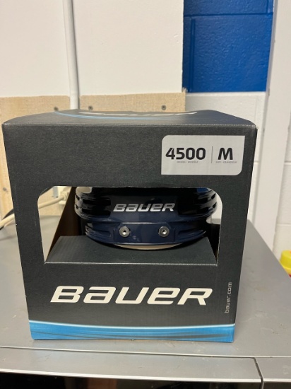 Loc: 2, Court. New in box Bauer 4500 Medium hockey helmet. This lot is located at: 535 Summit St Han