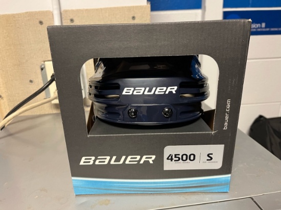 Loc: 2, Court. New in box Bauer 4500 Small hockey helmet. This lot is located at: 535 Summit St Hanc