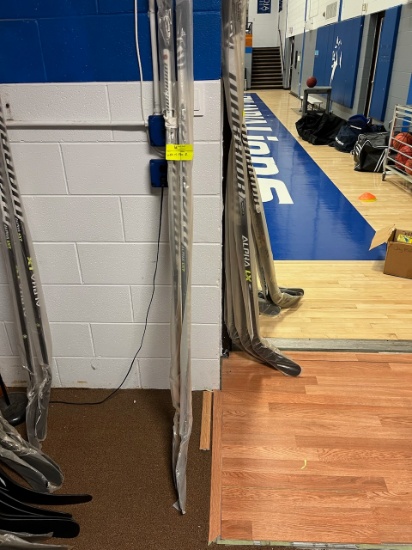 Loc: 2, Court. New Warrior Alpha LXT W88-75-FLEX-SR Hockey Stick. This lot is located at: 535 Summit