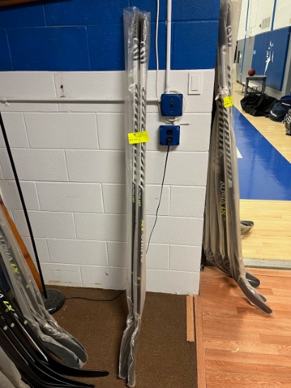 Loc: 2, Court. New Warrior Alpha LXT W03-100-FLEX-SR Hockey Stick. This lot is located at: 535 Summi