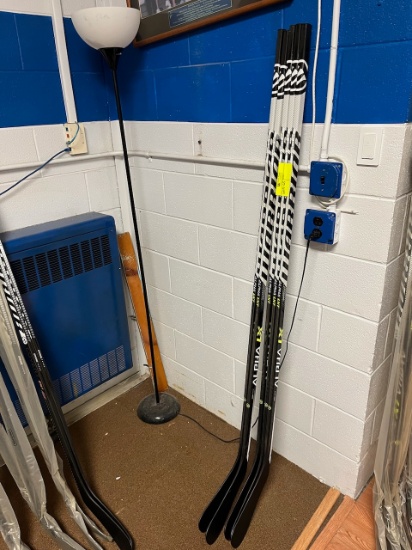 Loc: 2, Court. New Warrior Alpha LXT W05-65-FLEX-SR Hockey Stick. This lot is located at: 535 Summit