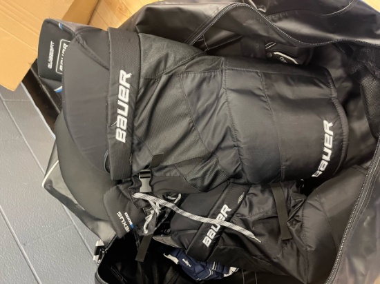 Loc: 2, Court. 3Used Hockey Pant pads with 1 set of gloves with bag. This lot is located at: 535 Sum