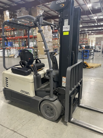 2018 Crown Electric Forklift Model: SC5245-40 / Serial: 10106082 / Hours 4,299