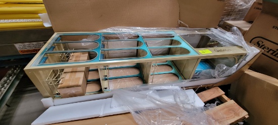 19-36-05 -  Glenfiddich Liquor Display Case with Top Shelf Lockable Glass Top