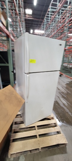 19-31-05 -  Amana Top Bottom Refrigerator