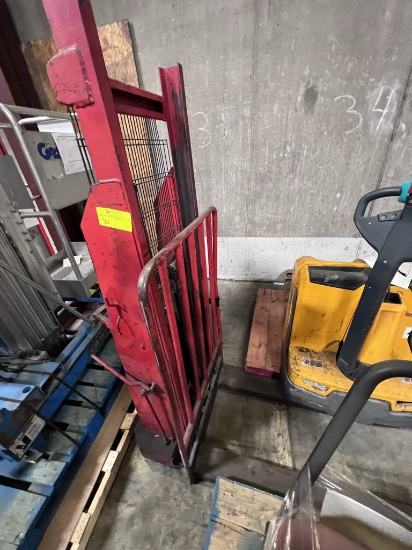 BW35 -  Mobile Pallet Truk Lift inc, Model#B60CFF, Serial #10530