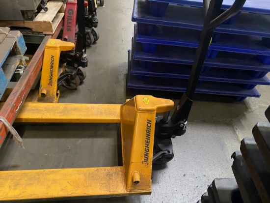 37-27-06 -  Manual Pallet Jack - Jungheinrich