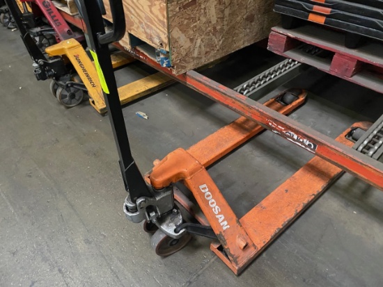 37-28-08 -  Manual Pallet Jack - Doosan