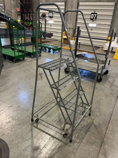 Rolling 4 step Ladder
