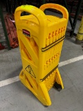 Rubbermaid Expandable Plastic Barrier