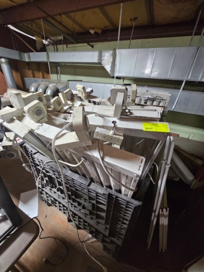 Pallet of Commercial Overhead Lighting with built in Motion Detection, Approx 20 units