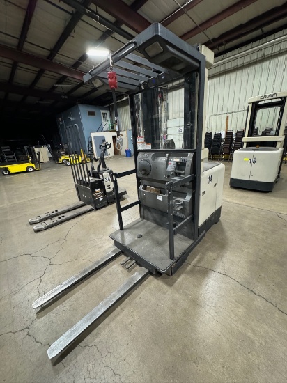 Crown Electric Order Picker SP 3000 Series