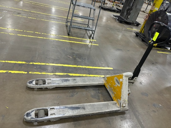 Loc: 10. Crown Manual Pallet Jack