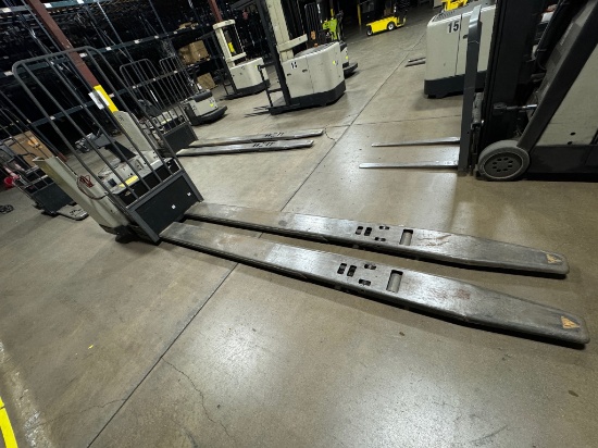 Crown Rider Electric Pallet Jack PR 3000 Series