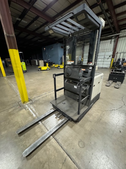 Crown Electric Order Picker SP 3000 Series